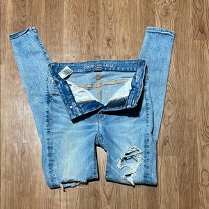 American Eagle Outfitters Women's HI-RISE JEGGING Light-wash Denim In Size 2